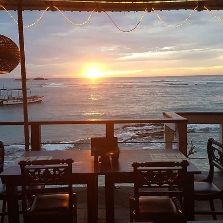 Coral Seas Beach Hikkaduwa Bagian luar foto