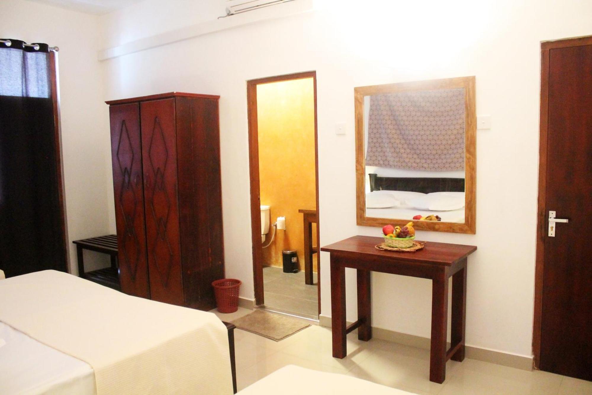 Coral Seas Beach Hikkaduwa Ruang foto