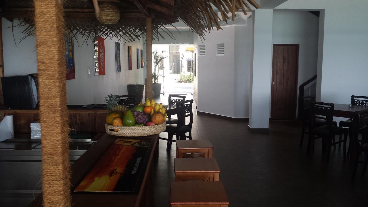 Coral Seas Beach Hikkaduwa Bagian luar foto