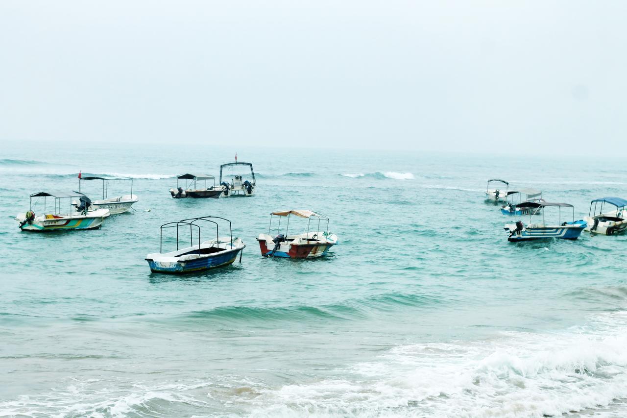 Coral Seas Beach Hikkaduwa Bagian luar foto