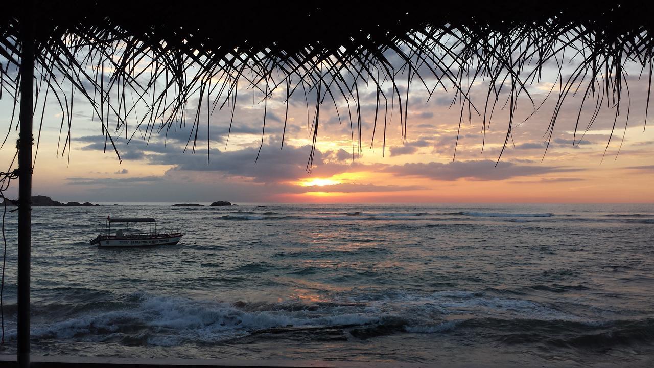 Coral Seas Beach Hikkaduwa Bagian luar foto