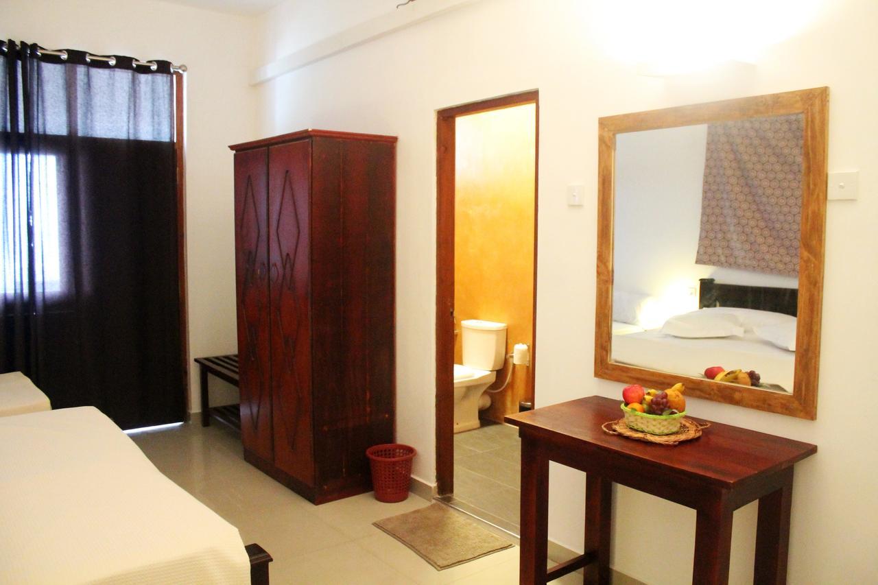 Coral Seas Beach Hikkaduwa Bagian luar foto