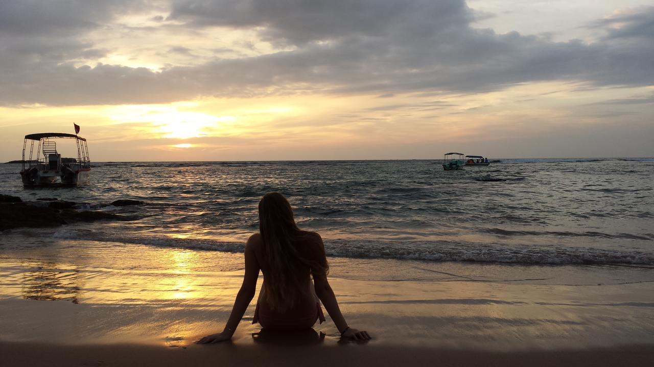 Coral Seas Beach Hikkaduwa Bagian luar foto