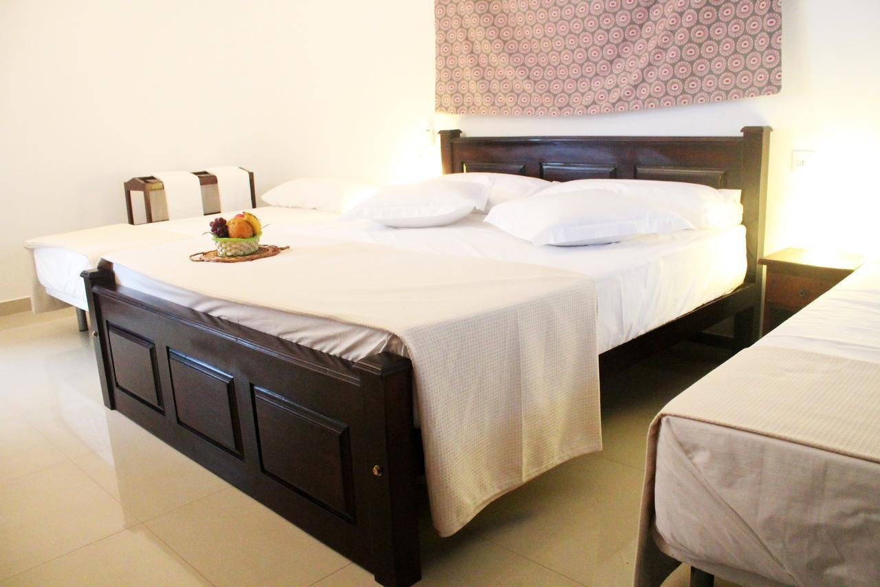 Coral Seas Beach Hikkaduwa Bagian luar foto