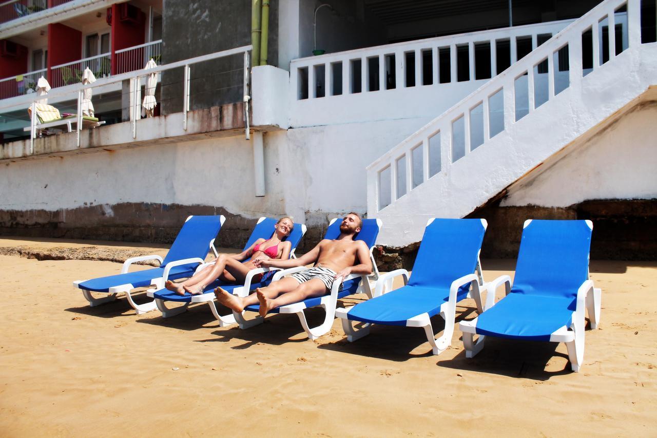 Coral Seas Beach Hikkaduwa Bagian luar foto
