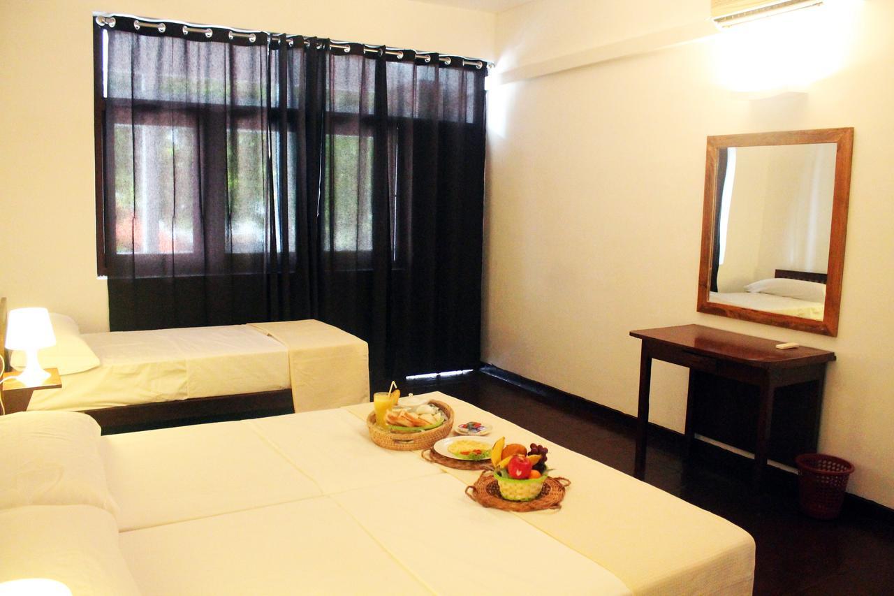 Coral Seas Beach Hikkaduwa Bagian luar foto