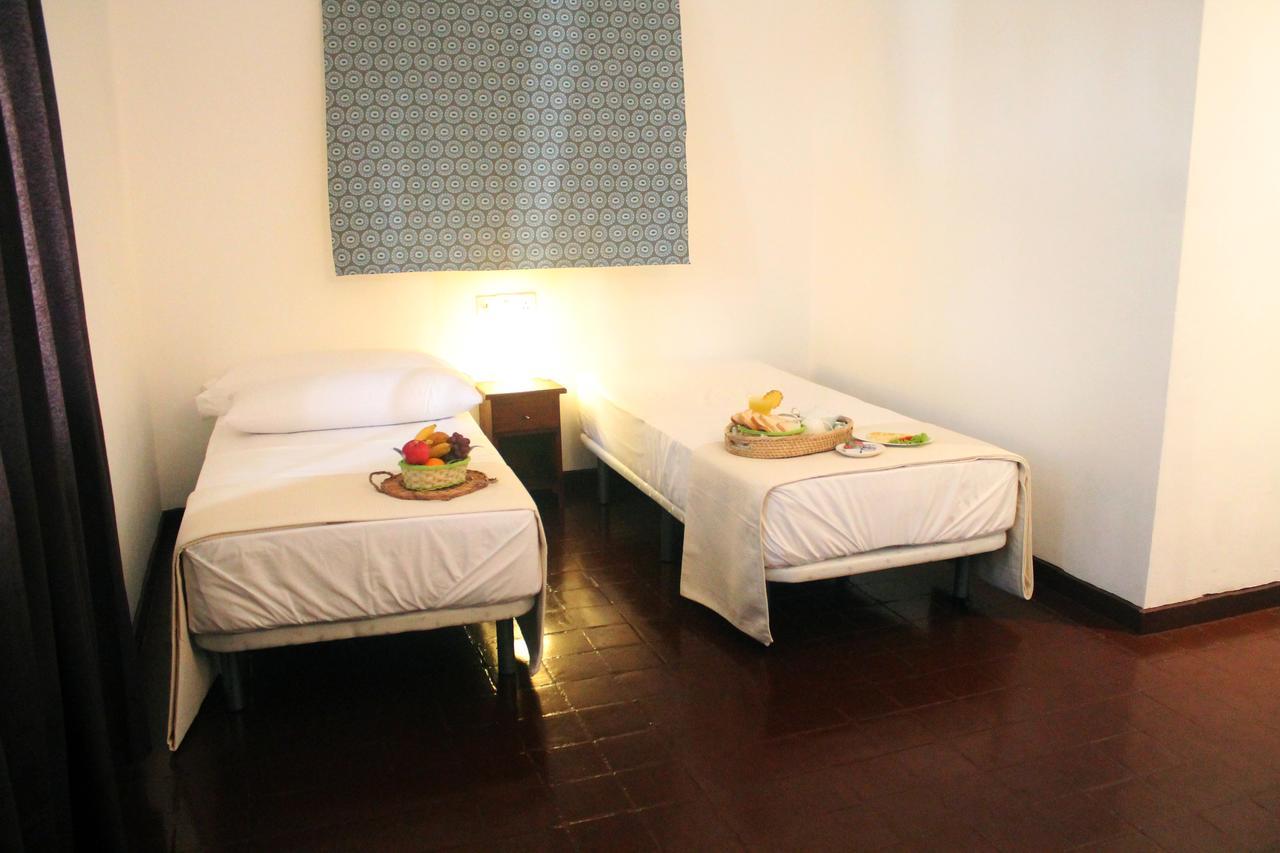 Coral Seas Beach Hikkaduwa Bagian luar foto