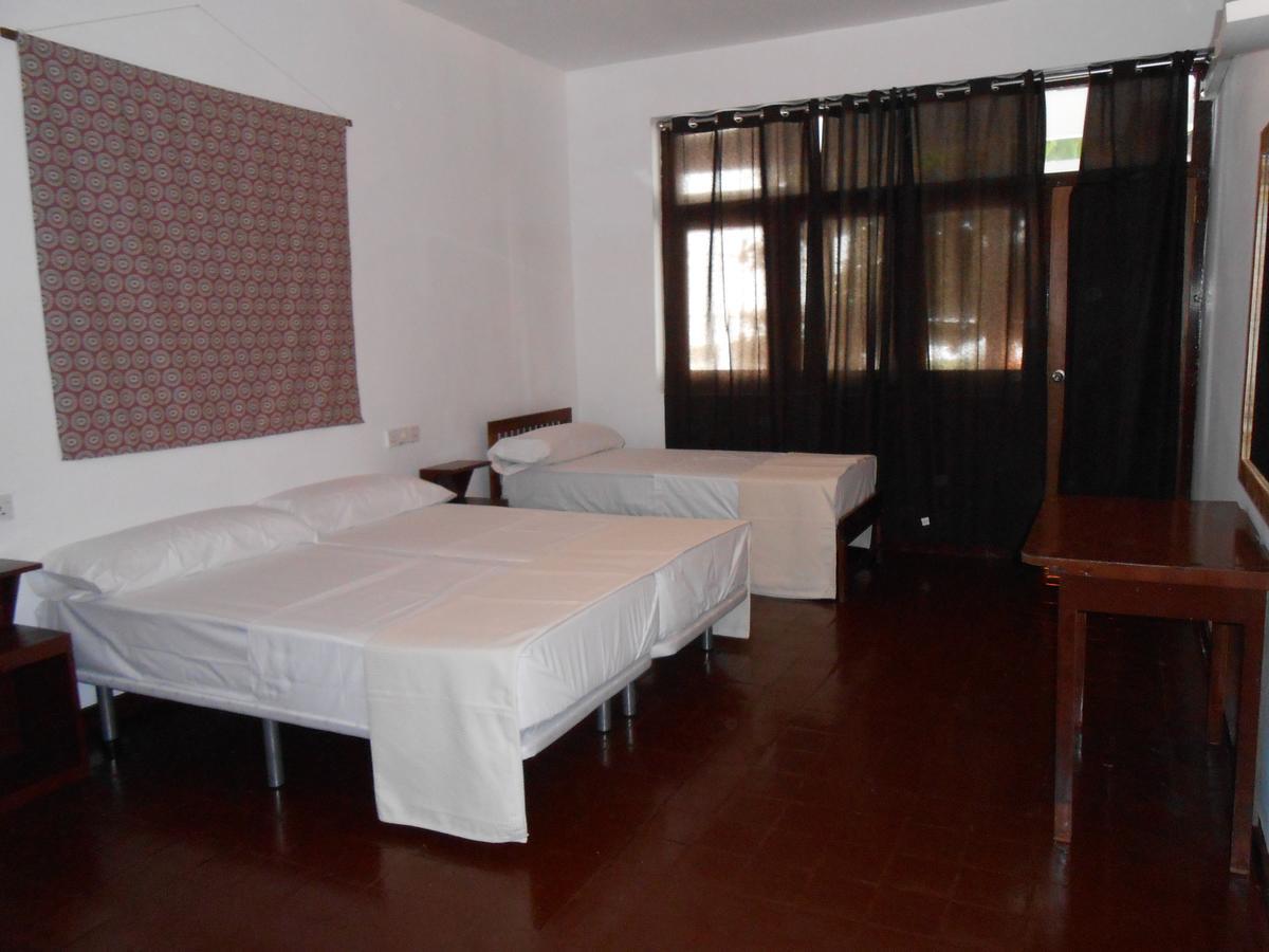 Coral Seas Beach Hikkaduwa Bagian luar foto