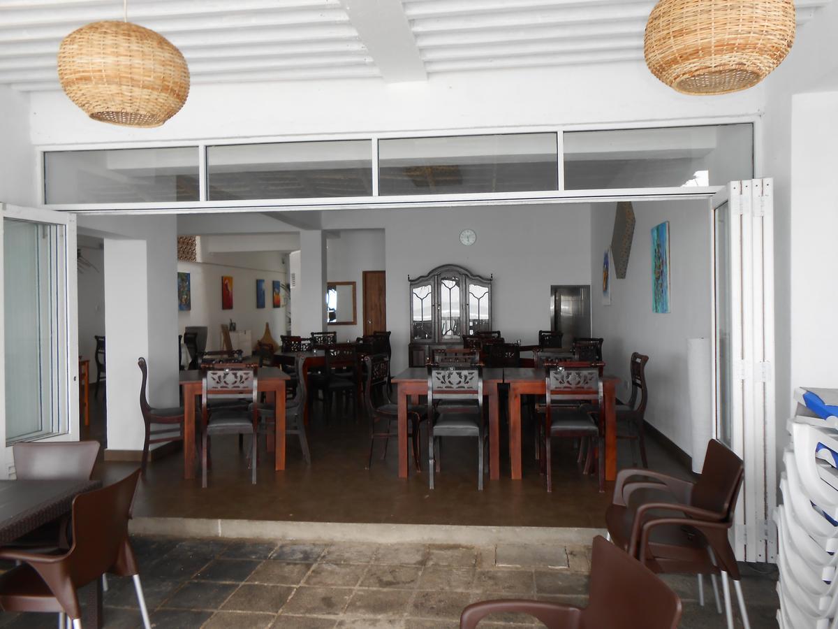 Coral Seas Beach Hikkaduwa Bagian luar foto