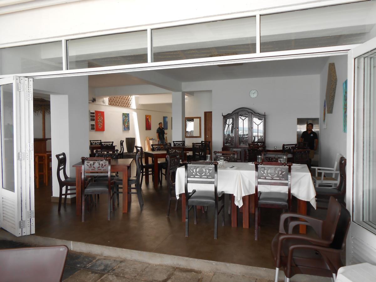 Coral Seas Beach Hikkaduwa Bagian luar foto