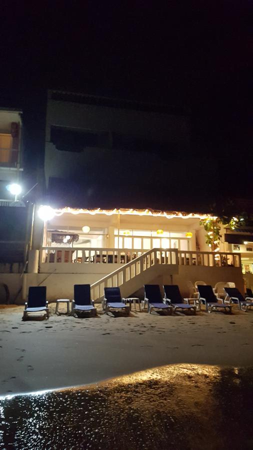 Coral Seas Beach Hikkaduwa Bagian luar foto