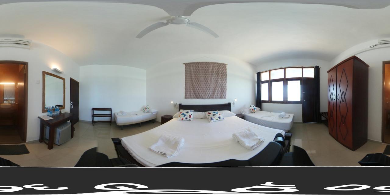 Coral Seas Beach Hikkaduwa Bagian luar foto