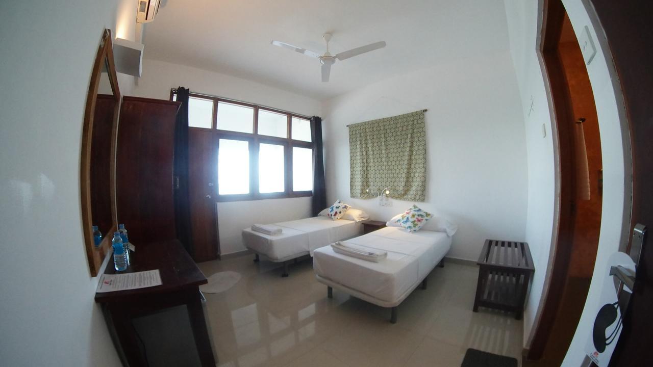 Coral Seas Beach Hikkaduwa Bagian luar foto