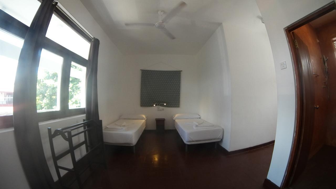Coral Seas Beach Hikkaduwa Bagian luar foto