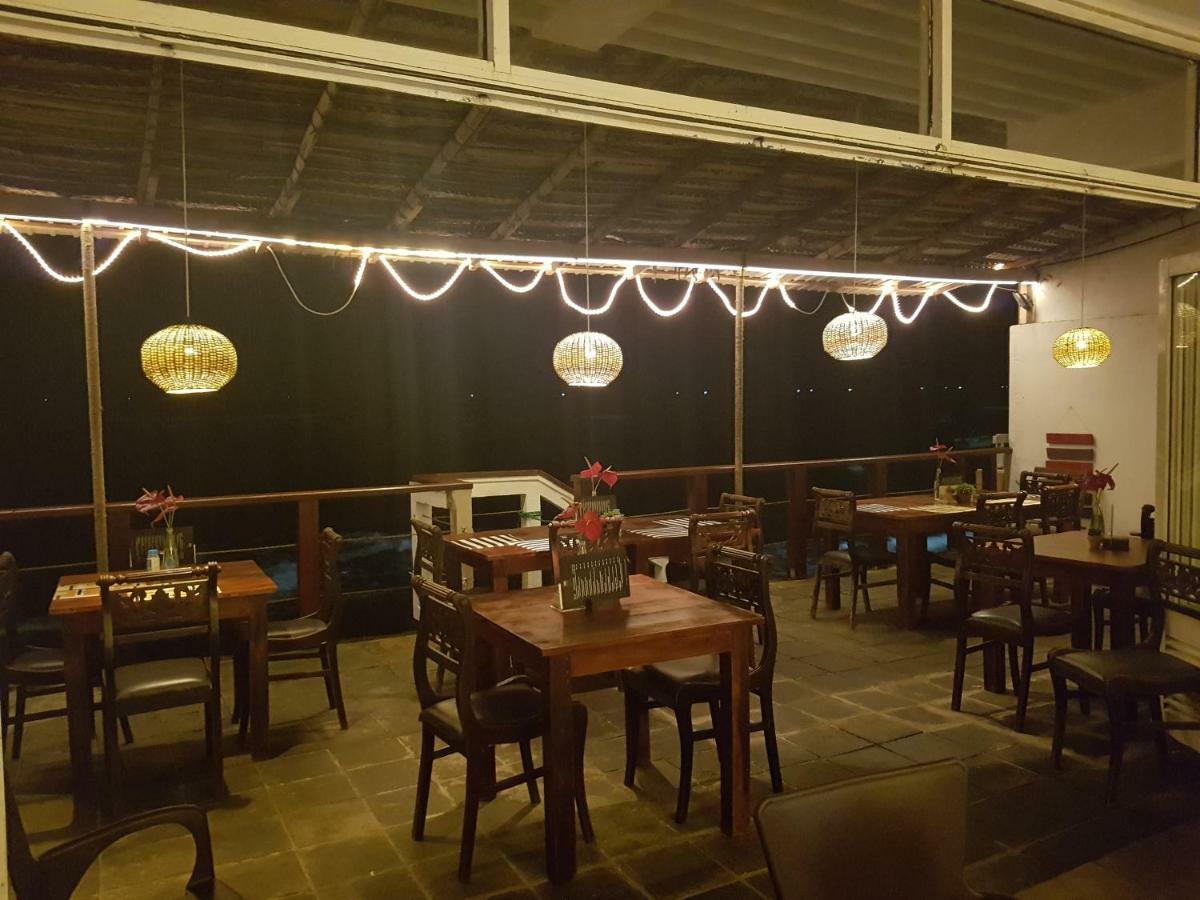 Coral Seas Beach Hikkaduwa Bagian luar foto